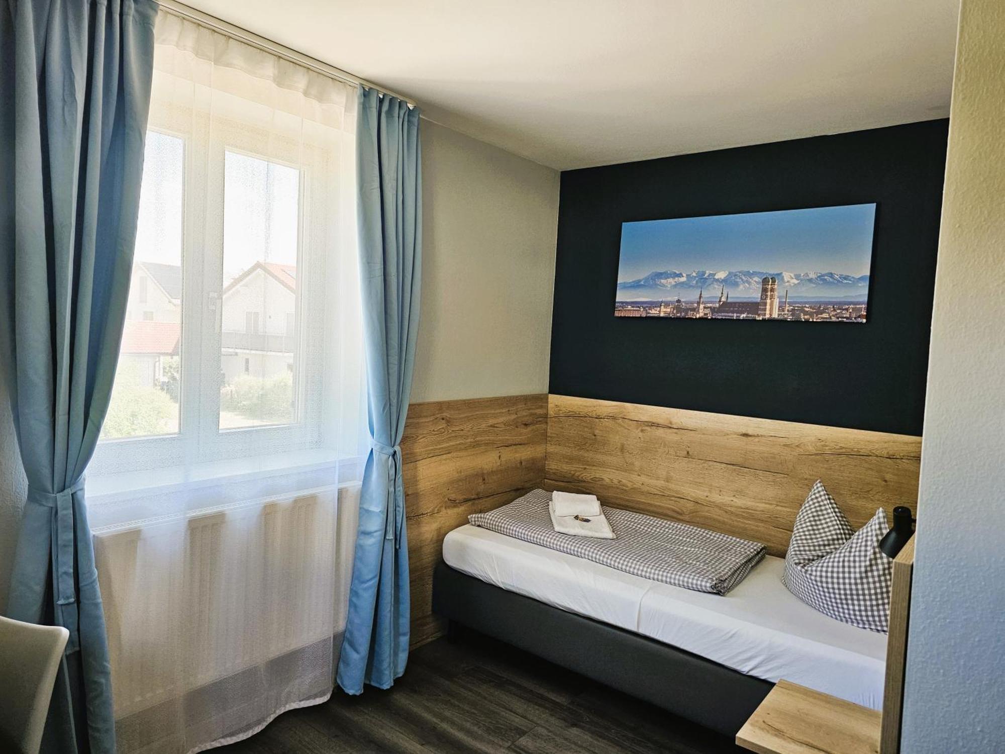 Novitel Pension Pliening - Muenchen Messe Exterior photo